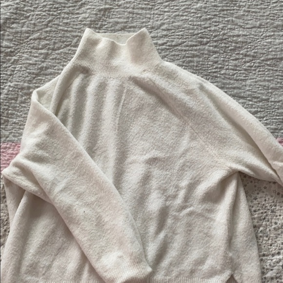 White turtle neck - Picture 1 of 1